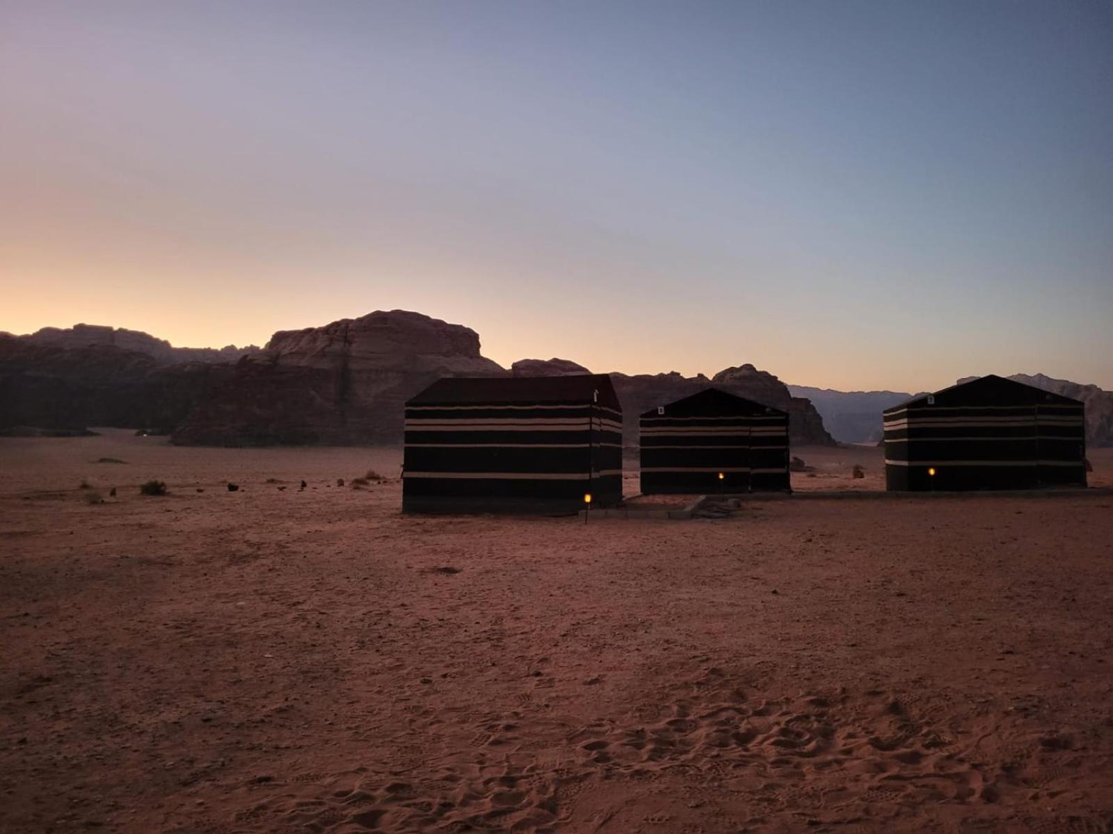 Wadi Rum Desert Heart Camp Bagian luar foto